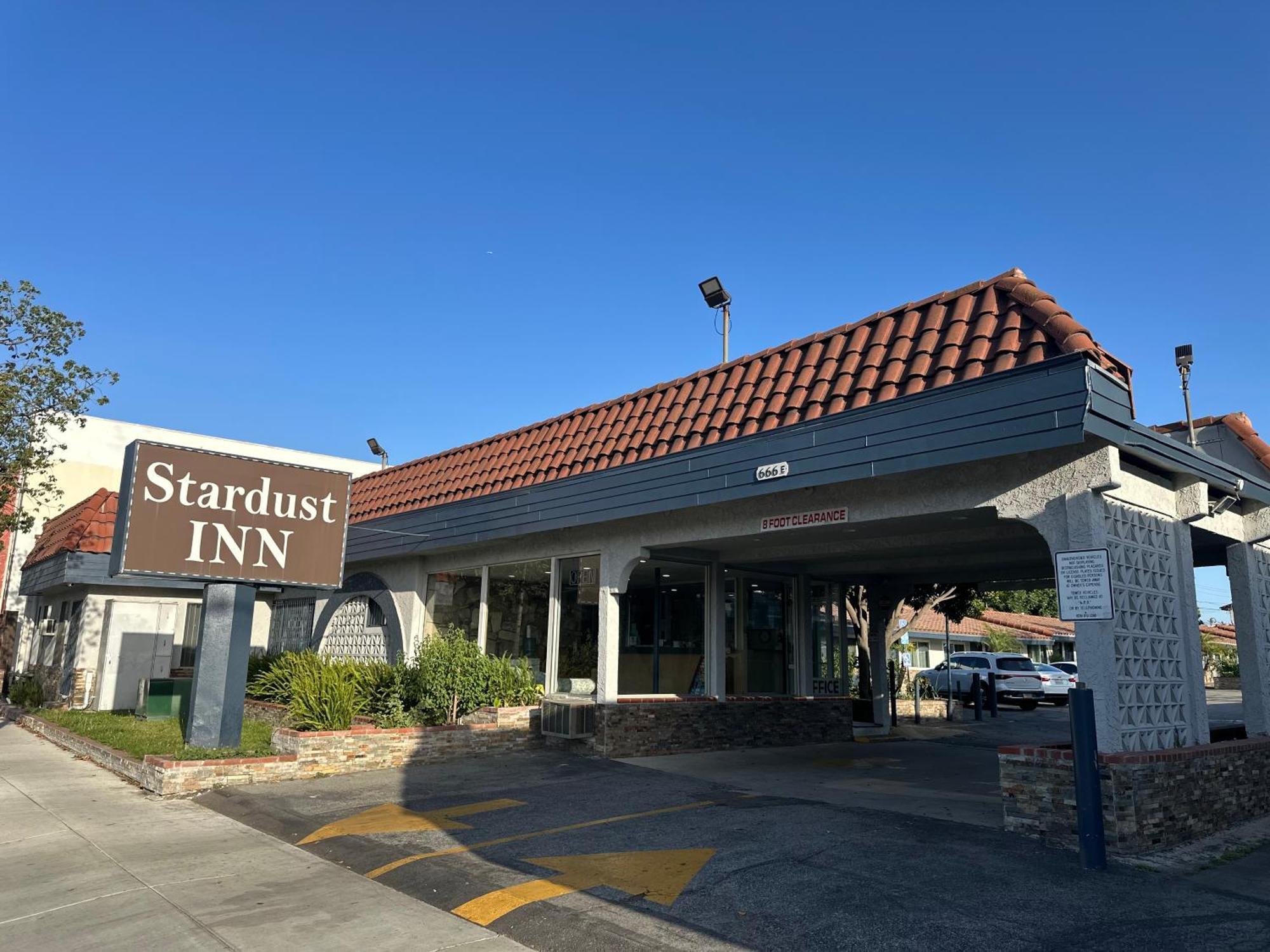 Stardust Inn أزوسا المظهر الخارجي الصورة